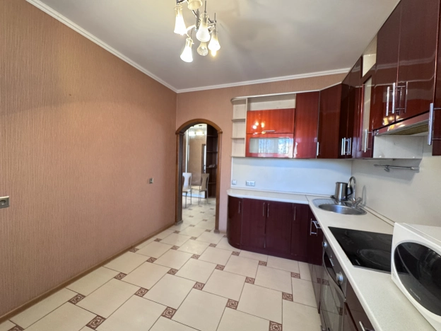 Купить квартиру на вторичке в Уфе. Вариант № 2715333, 4, площадь -  квм, цена 8500000 рублей