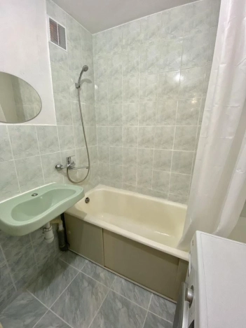 Купить однокомнатную квартиру на улице Олега Кошевого в Калининграде. Вариант № 1225652, 4, площадь -  квм, цена 4500000 рублей