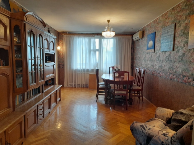 Купить квартиру у метро Пятницкое шоссе в Москве. Вариант № 8719, 5, площадь -  квм, цена 28000000.0000 рублей