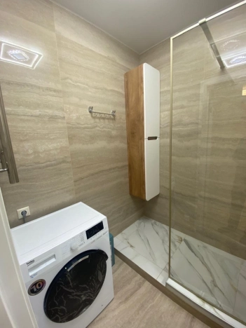 Купить двухкомнатную квартиру на улице Пыжёвский переулок в Москве. Вариант № 10034963, 24, площадь -  квм, цена 20000000 рублей