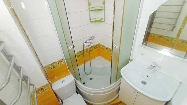 Купить двухкомнатную квартиру на улице Лукашевича в Омске. Вариант № 49843, 13, площадь -  квм, цена 4700000 рублей