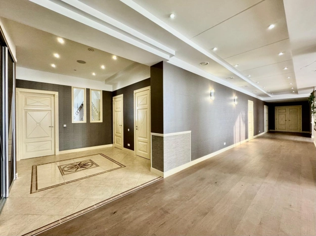 Купить дом в Омске. Вариант № 9547, 8, площадь -  квм, цена 82000000 рублей