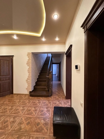 Купить дом в Омске. Вариант № 4520, 27, площадь -  квм, цена 20000000 рублей