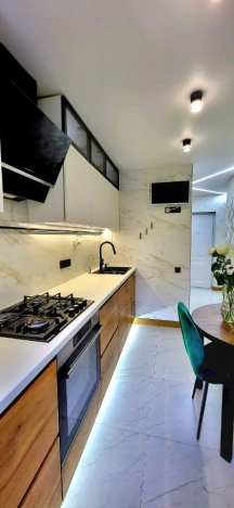 Купить трехкомнатную квартиру в Ростовской области. Вариант № 9229928, 5, площадь -  квм, цена 10300000 рублей