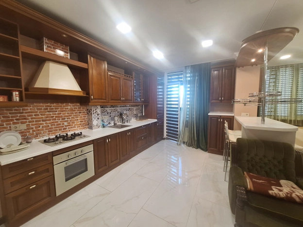 Снять квартиру в Керчи. Вариант № 2332008, 4, площадь -  квм, цена 50000 рублей