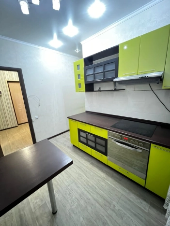 Купить однокомнатную квартиру в Старом Осколе. Вариант № 9449126, 5, площадь -  квм, цена 4800000 рублей