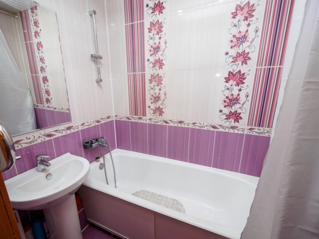 Купить двухкомнатную квартиру в Омске. Вариант № 9015730, 17, площадь -  квм, цена 7100000 рублей