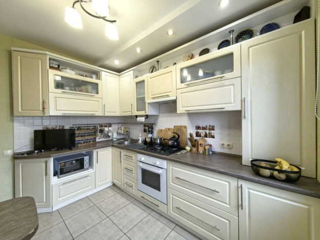 Купить трехкомнатную квартиру в Смоленской области. Вариант № 6069888, 2, площадь -  квм, цена 6800000 рублей