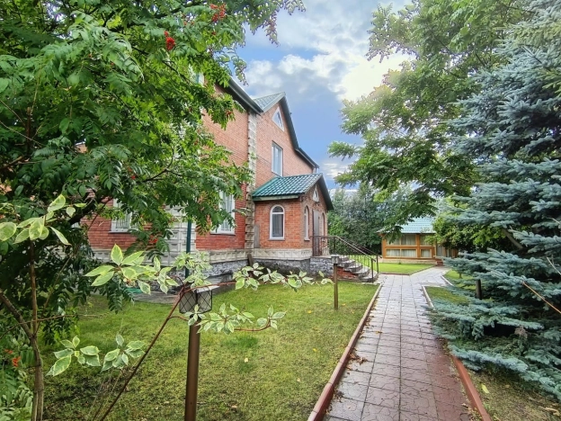 Купить дом на улице Луговская в Бердске. Вариант № 2150000, 42, площадь -  квм, цена 20000000 рублей