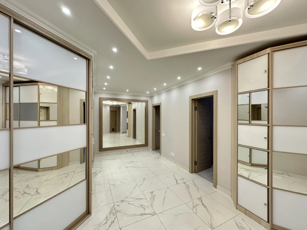 Купить четырехкомнатную квартиру в районе Сокол в Москве. Вариант № 32658, 17, площадь -  квм, цена 40000000 рублей