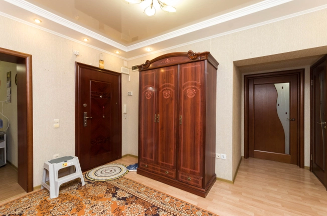 Купить двухкомнатную квартиру на вторичке в Микрорайоне 3Б, Тобольск в Тобольске. Вариант № 39000, 14, площадь -  квм, цена 7100000 рублей