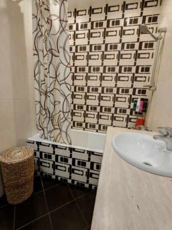 Купить трехкомнатную квартиру в Новосибирске. Вариант № 9561913, 26, площадь -  квм, цена 9900000 рублей