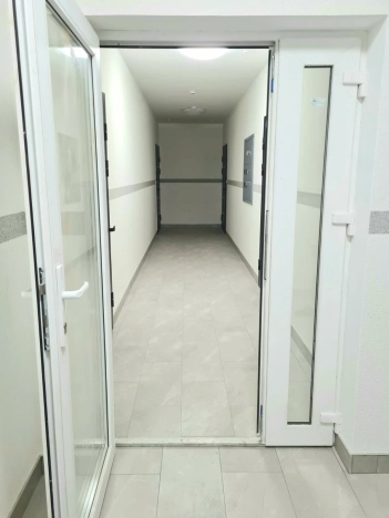 Купить однокомнатную квартиру на вторичке в районе Центральный в Калининграде. Вариант № 27225, 9, площадь -  квм, цена 5415000 рублей