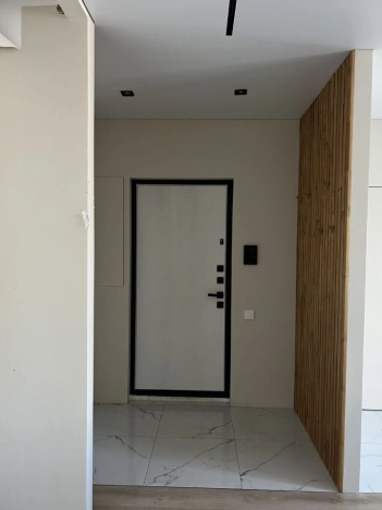 Купить трехкомнатную квартиру на улице Малоохтинский проспект в Санкт-Петербурге. Вариант № 8056081, 3, площадь -  квм, цена 17000000 рублей