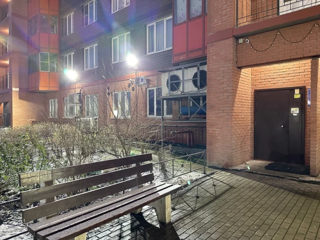 Купить трехкомнатную квартиру у метро Садовая в Санкт-Петербурге. Вариант № 9974099, 41, площадь -  квм, цена 9390000 рублей