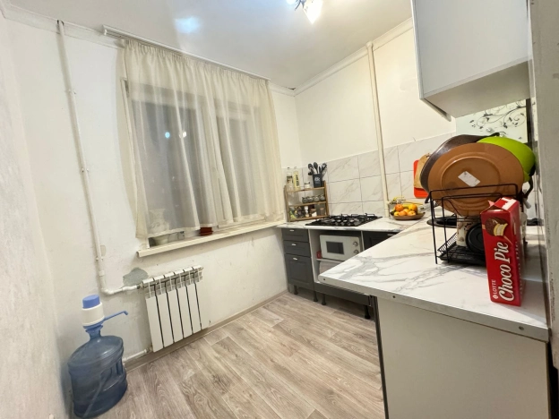 Купить трехкомнатную квартиру на вторичке в Микрорайоне 4-й, Элиста в Элисте. Вариант № 29442, 3, площадь -  квм, цена 4500000 рублей