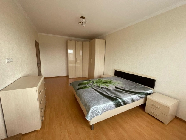 Купить трехкомнатную квартиру на вторичке в Микрорайоне 8-й, Элиста в Элисте. Вариант № 29511, 3, площадь -  квм, цена 7500000 рублей