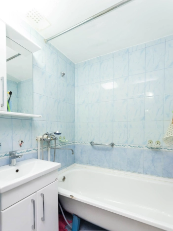 Купить трехкомнатную квартиру в Тюменской области. Вариант № 12929, 12, площадь -  квм, цена 4500000 рублей