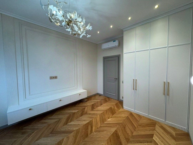 Купить квартиру в Москве. Вариант № 8701436, 12, площадь - квм, цена 55000000 рублей