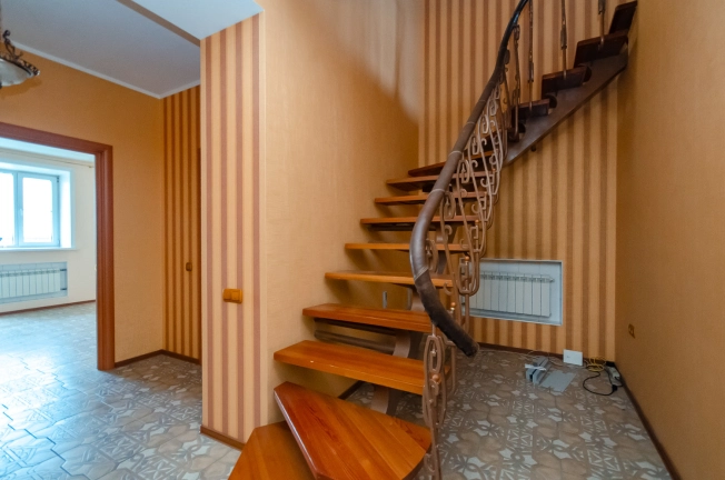 Купить четырехкомнатную квартиру в Новосибирской области. Вариант № 8041748, 3, площадь -  квм, цена 15500000 рублей