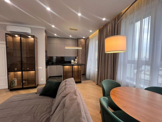 Купить квартиру в Москве. Вариант № 10235681, 18, площадь -  квм, цена 44000000 рублей