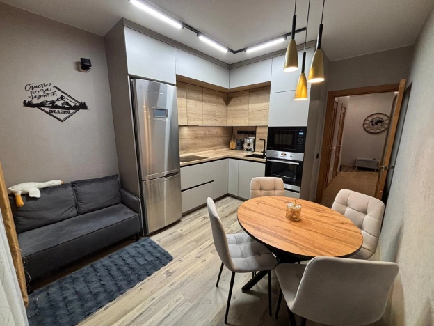 Купить двухкомнатную квартиру в Омске. Вариант № 8216756, 1, площадь -  квм, цена 10750000 рублей