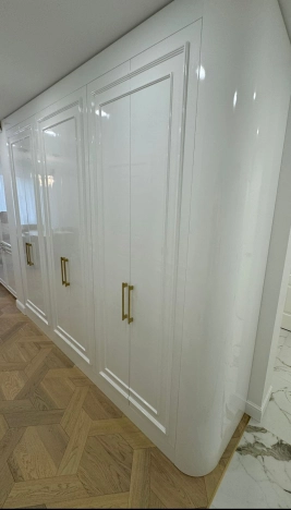 Купить двухкомнатную квартиру на вторичке у метро Молодежная в Москве. Вариант № 53318, 20, площадь -  квм, цена 44800000 рублей