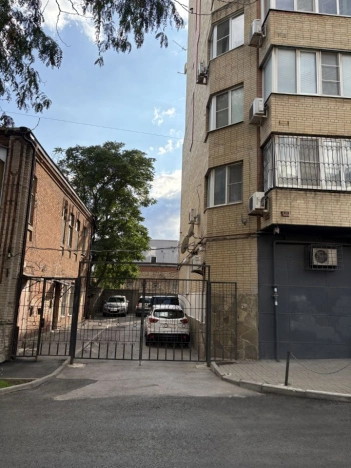 Купить однокомнатную квартиру в районе Кировский в Ростове-на-Дону. Вариант № 9101587, 10, площадь -  квм, цена 7500000 рублей