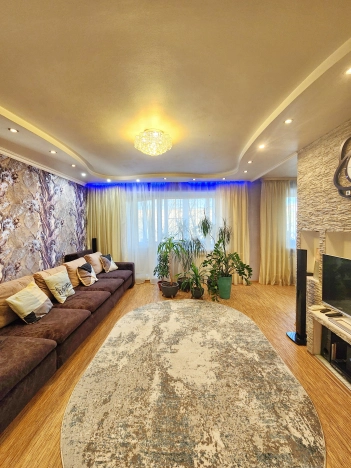 Купить трехкомнатную квартиру в Кызыле. Вариант № 41036, 0, площадь - квм, цена 8990000 рублей