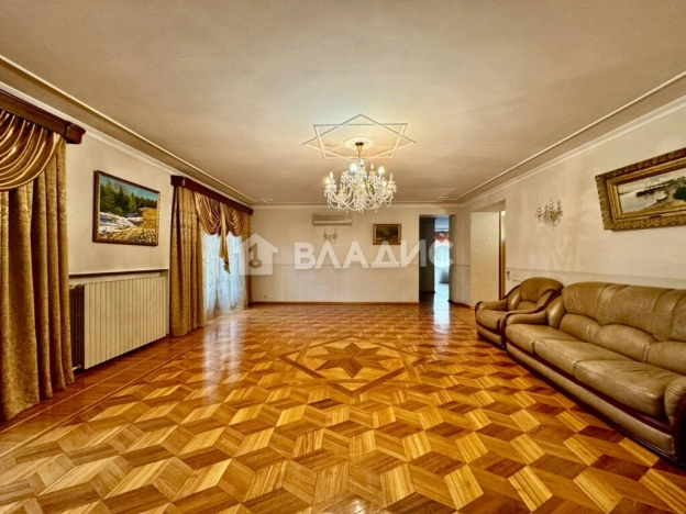 Купить четырехкомнатную квартиру в Старом Осколе. Вариант № 24682, 3, площадь -  квм, цена 9900000 рублей