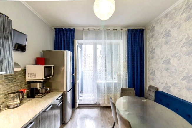 Купить трехкомнатную квартиру на улице Малоохтинский проспект в Санкт-Петербурге. Вариант № 6965550, 12, площадь -  квм, цена 14400000 рублей