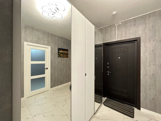 Купить трехкомнатную квартиру у метро Садовая в Санкт-Петербурге. Вариант № 9974099, 23, площадь -  квм, цена 9390000 рублей