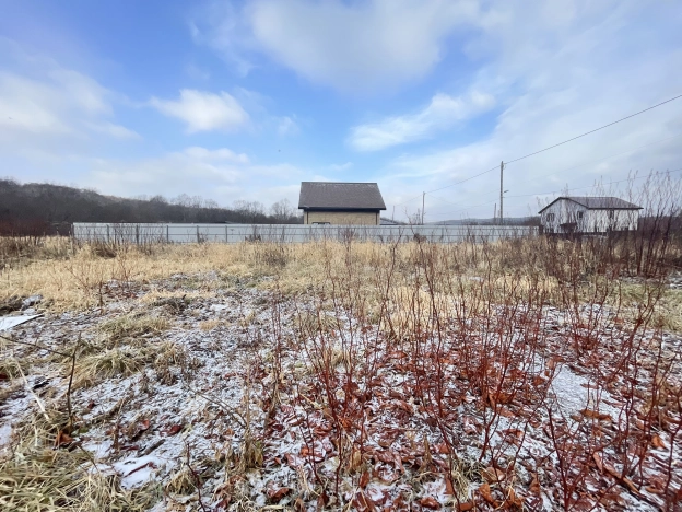 Купить земельный участок в Южно-Сахалинске. Вариант № 9915239, 3, площадь -  квм, цена 2800000 рублей