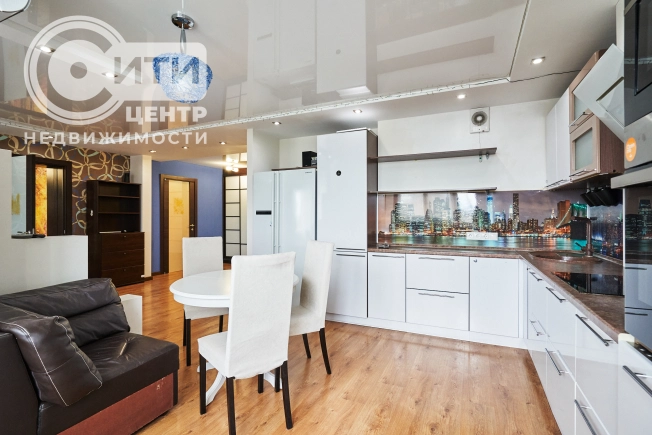 Купить трехкомнатную квартиру в районе Центральный в Воронеже. Вариант № 53484, 4, площадь -  квм, цена 8999000 рублей