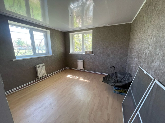 Купить коммерческую недвижимость в Элисте. Вариант № 37953, 11, площадь -  квм, цена 36000000 рублей