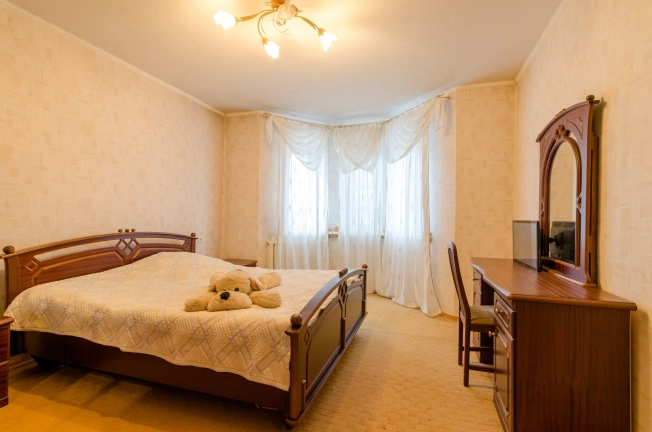 Купить четырехкомнатную квартиру в Вологде. Вариант № 18317, 10, площадь -  квм, цена 9700000 рублей