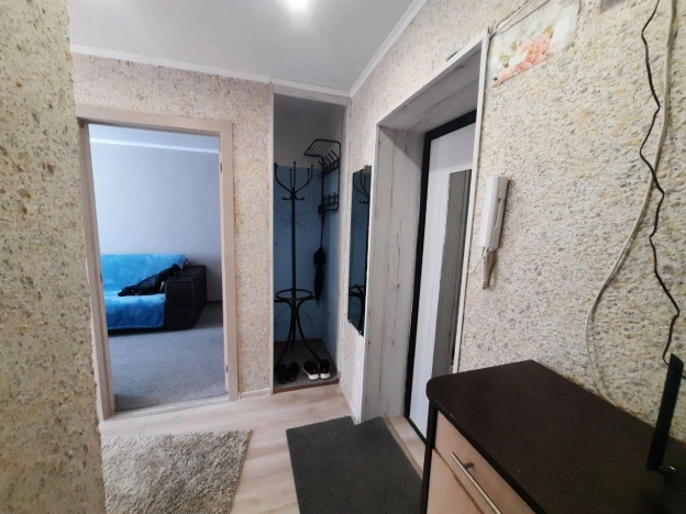 Снять двухкомнатную квартиру в Микрорайоне 9-й, Тобольск в Тобольске. Вариант № 4816643, 6, площадь - квм, цена 40000 рублей