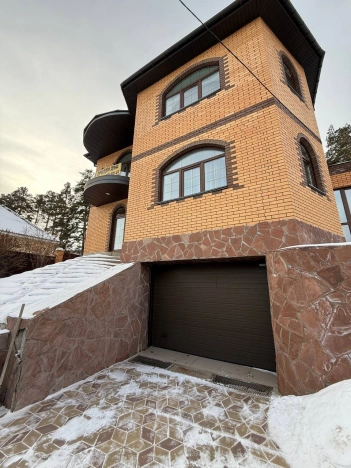 Купить дом в Республике Бурятия. Вариант № 10049622, 3, площадь - квм, цена 31200000 рублей