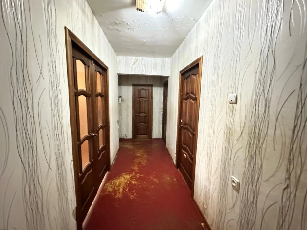 Купить трехкомнатную квартиру на вторичке в Микрорайоне 8-й, Элиста в Элисте. Вариант № 15015, 11, площадь -  квм, цена 4800000 рублей