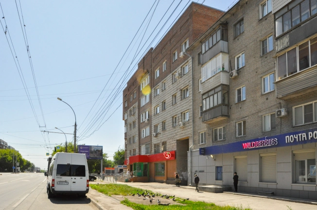 Купить трехкомнатную квартиру в районе Ленинский в Новосибирске. Вариант № 54252, 27, площадь -  квм, цена 8900000 рублей