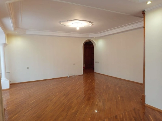 Купить четырехкомнатную квартиру в Краснодарском крае. Вариант № 10431597, 3, площадь -  квм, цена 15500000 рублей