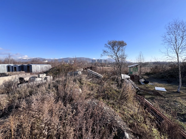 Купить земельный участок в Южно-Сахалинске. Вариант № 10462448, 3, площадь -  квм, цена 6120000 рублей