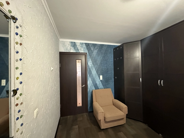 Купить трехкомнатную квартиру в районе Василеостровский в Санкт-Петербурге. Вариант № 8121449, 16, площадь -  квм, цена 13240000 рублей