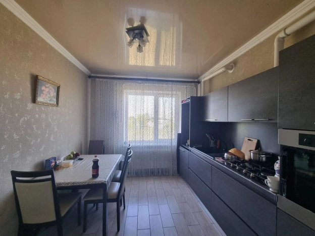 Купить трехкомнатную квартиру в Республике Адыгея. Вариант № 5757750, 5, площадь -  квм, цена 8100000 рублей