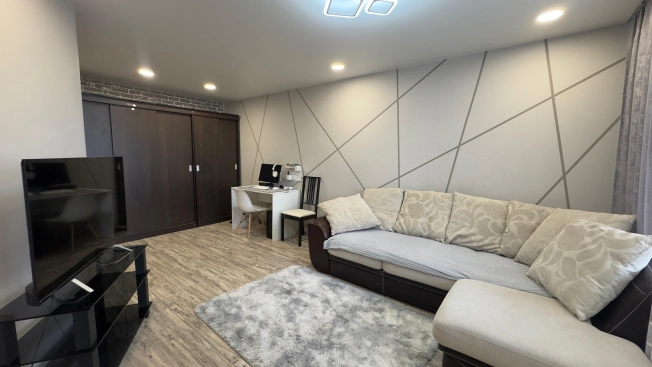 Купить однокомнатную квартиру в Омске. Вариант № 4140938, 4, площадь -  квм, цена 5700000 рублей