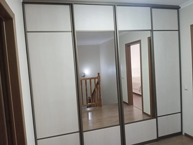 Купить таунхаус в Элисте. Вариант № 2052360, 32, площадь -  квм, цена 13950000 рублей