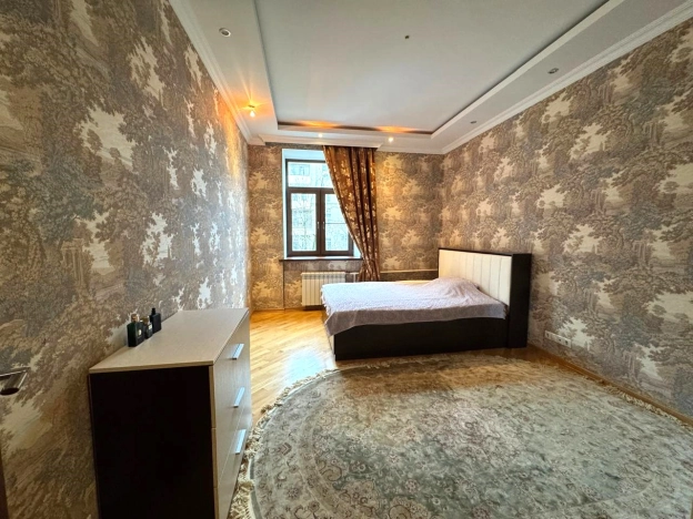 Купить квартиру в Москве. Вариант № 8428512, 8, площадь -  квм, цена 21950000 рублей