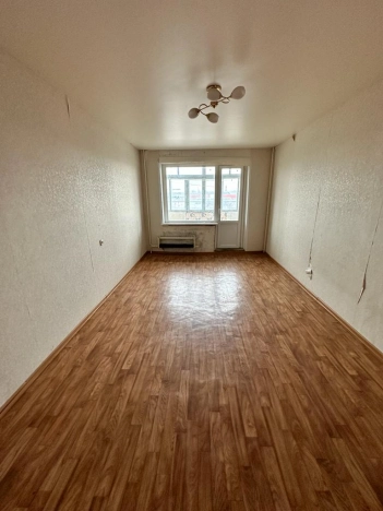 Купить трехкомнатную квартиру на вторичке в Микрорайоне 8-й, Элиста в Элисте. Вариант № 14355, 1, площадь -  квм, цена 4500000 рублей