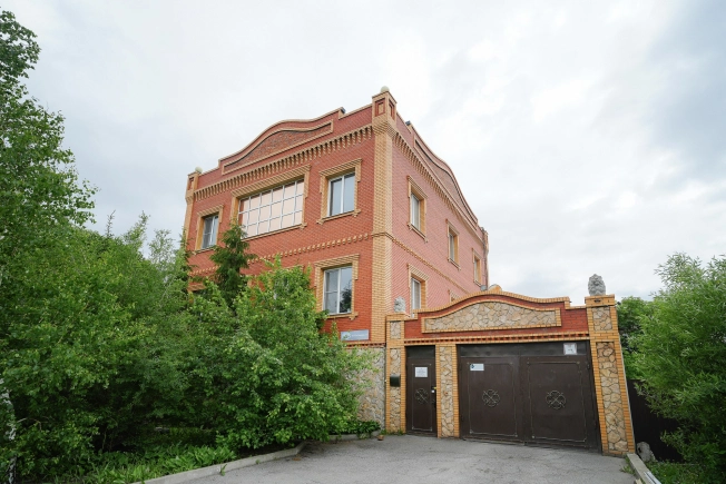 Купить дом в Омске. Вариант № 44414, 37, площадь -  квм, цена 26000000 рублей