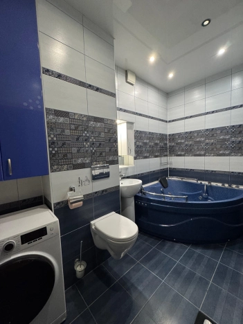 Купить трехкомнатную квартиру в районе Ленинский в Новосибирске. Вариант № 2476453, 8, площадь -  квм, цена 7990000 рублей